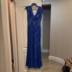 Elegant Blue Lace Evening Dress